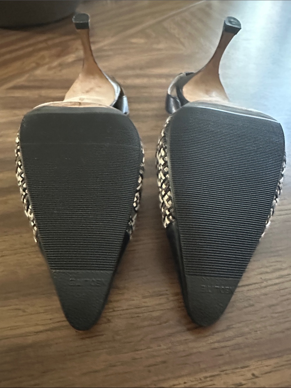 Manolo Blahnik Black and White Woven Pointed-Toe Slingback Pumps- Size 39/ 8.5 - Picture 5 of 7